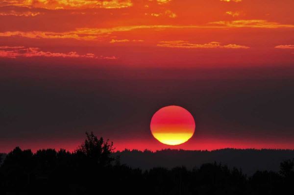 USA, Oregon, Portland Vivid red sunset